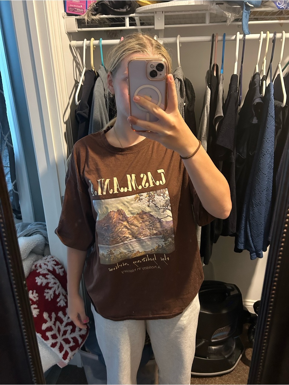 Brown Graphic Mountain Tee

SIZE SMALL